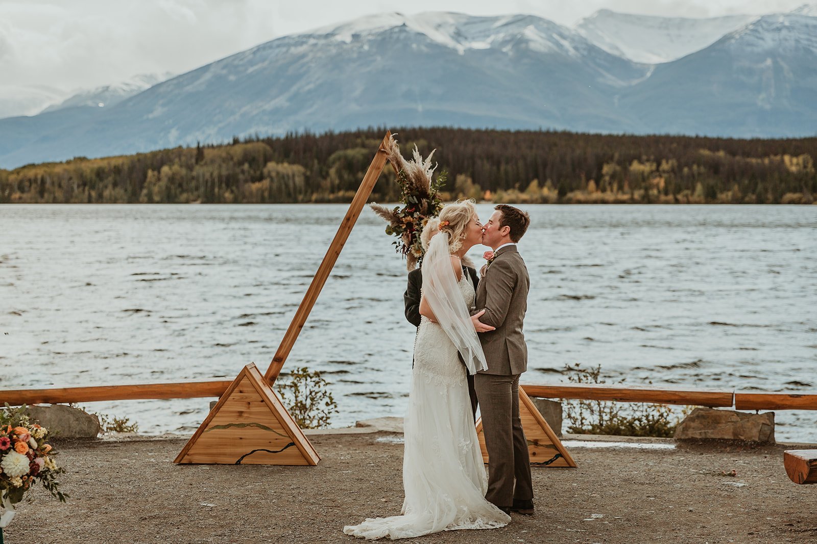 Bride & Groom kiss at Pyramid Island Wedding Ceremony | Jamie Robson Photography | Elopement & Wedding Photographer in Jasper (Copy)