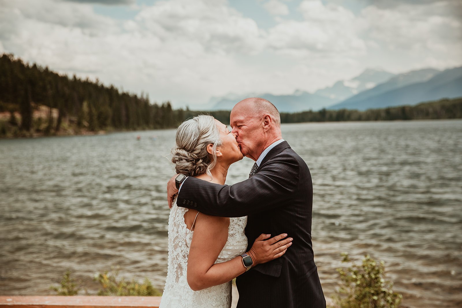 Bride & Groom kiss at Pyramid Island Wedding  | Jamie Robson Photography | Elopement & Wedding Photographer in Jasper (Copy)