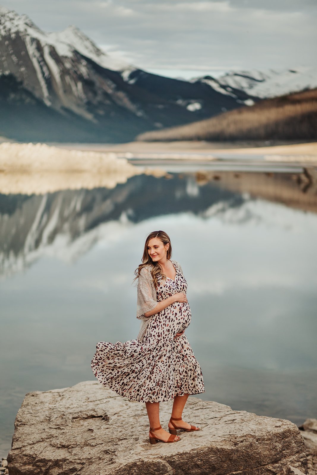 Pregnant Woman at Medicine Lake | Jamie Robson Photography | Maternity Photographer in Jasper (Copy)