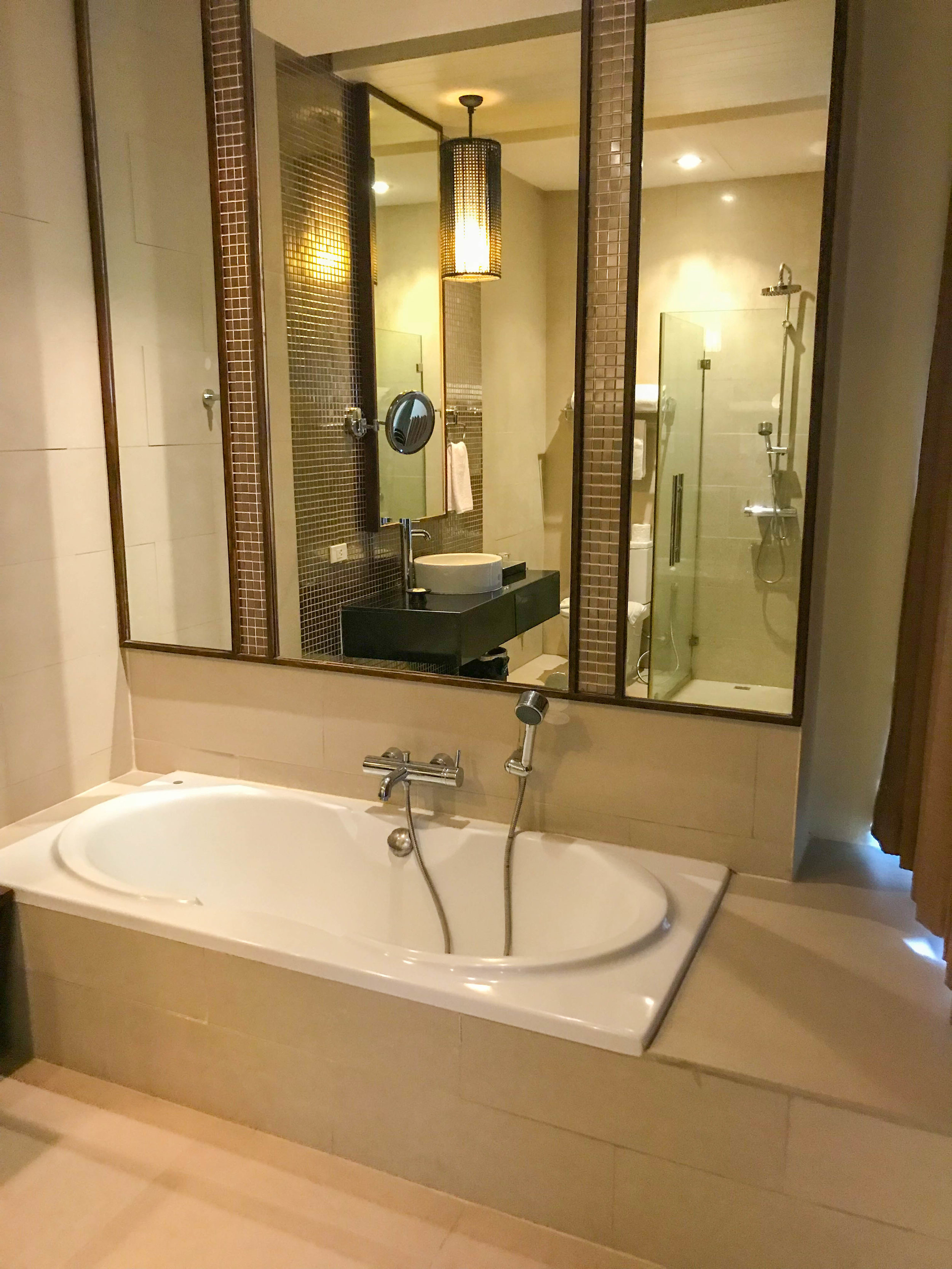 Hotel De Chai Colonial - Chiang Mai, Thailand - Superior Room Bathroom