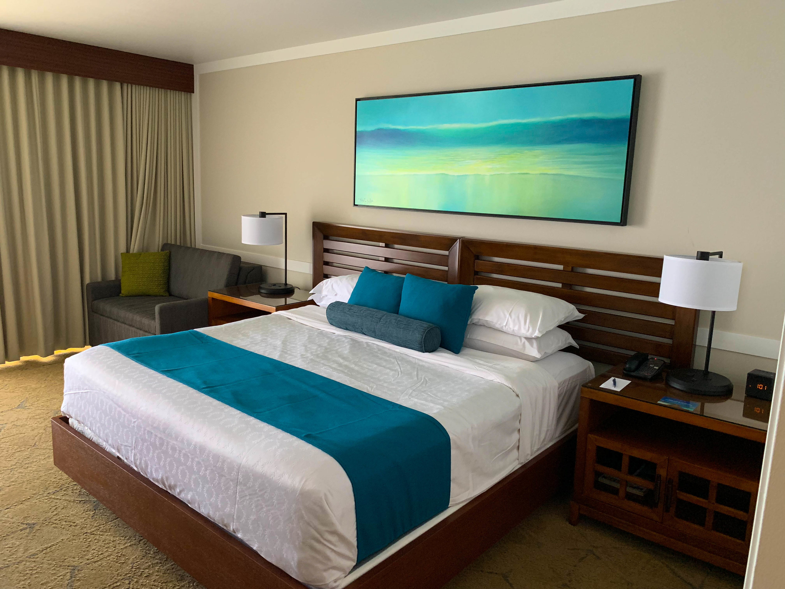 Sheraton Maui Resort Deluxe Ocean Front Room Bedroom