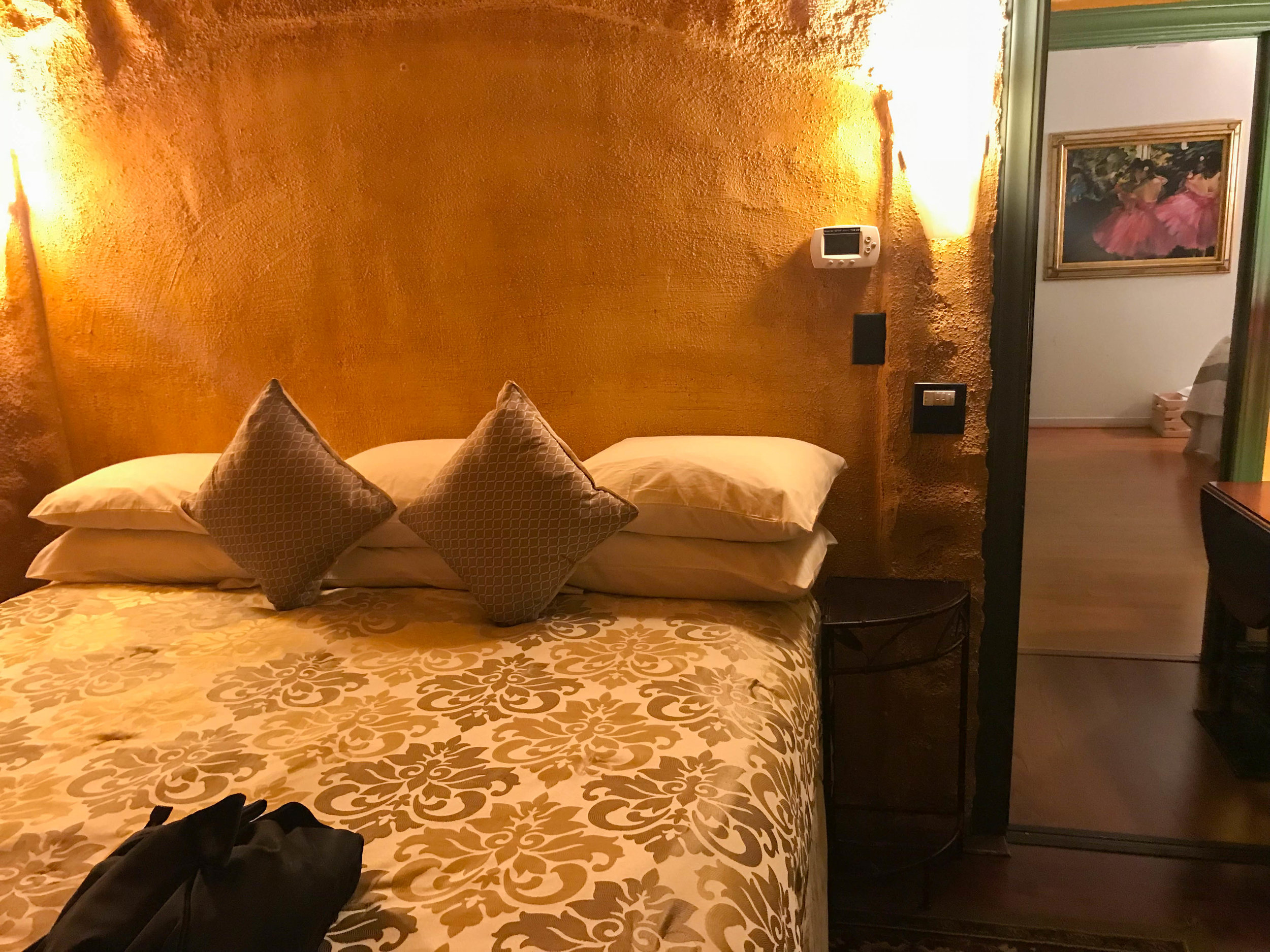 Cabernet House Old World Inn Bella Tuscany Room bed