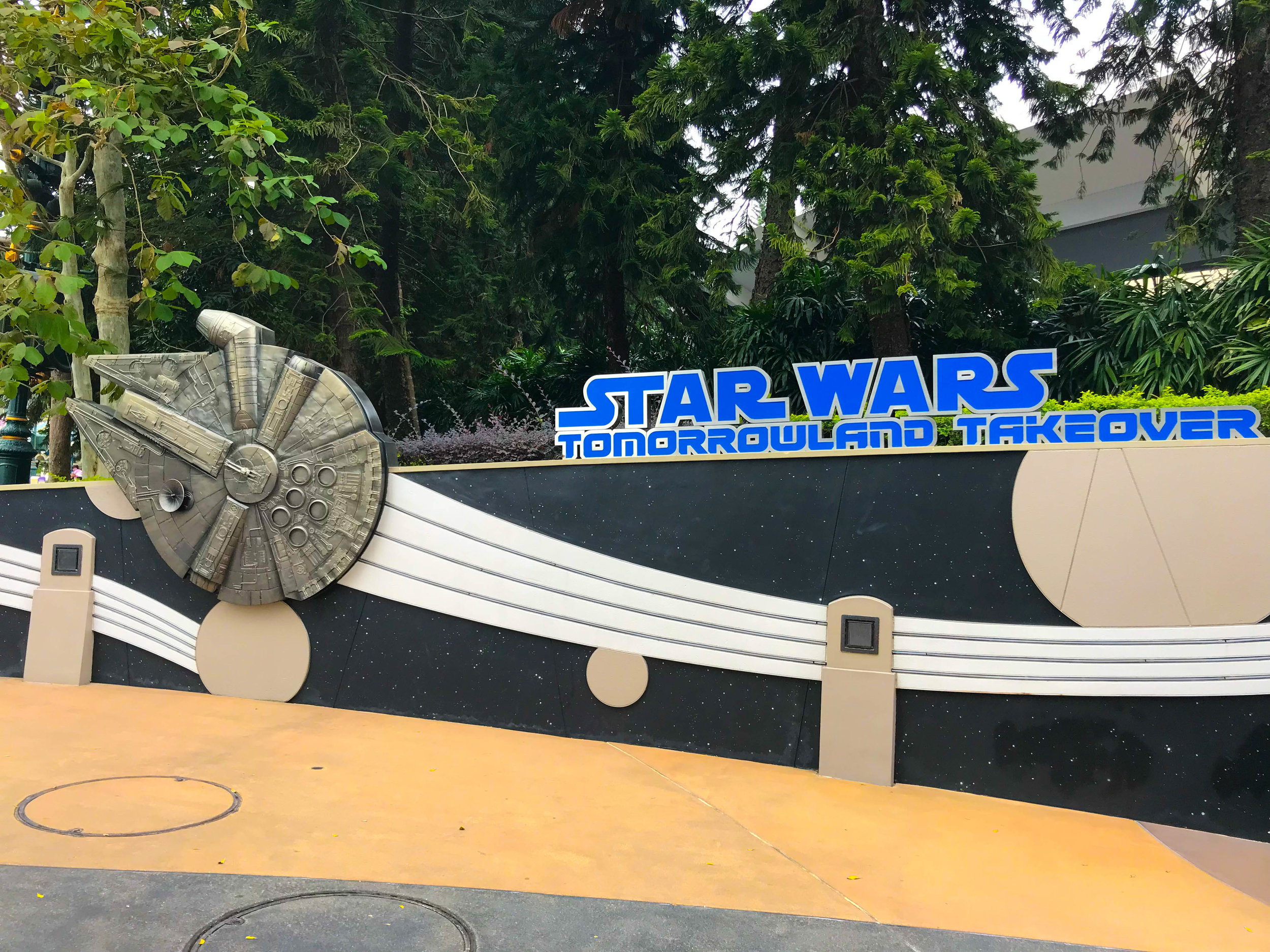 Hong Kong Disneyland Tomorrowland - Space Mountain Star Wars