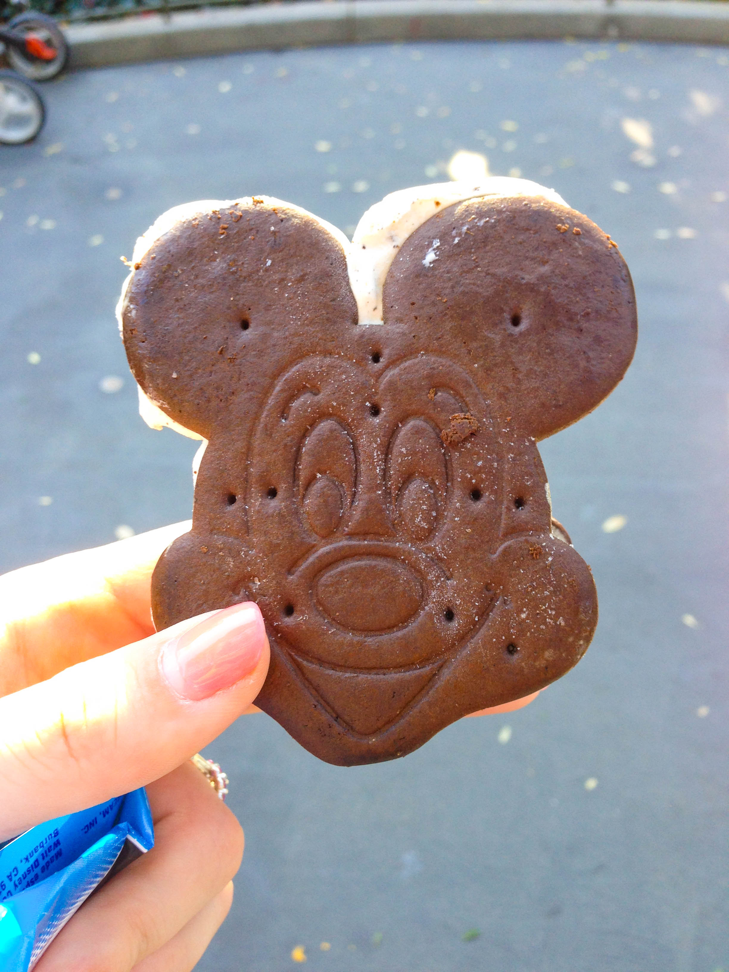 Mickey Ice Cream Sandwich Disneyland (Copy)