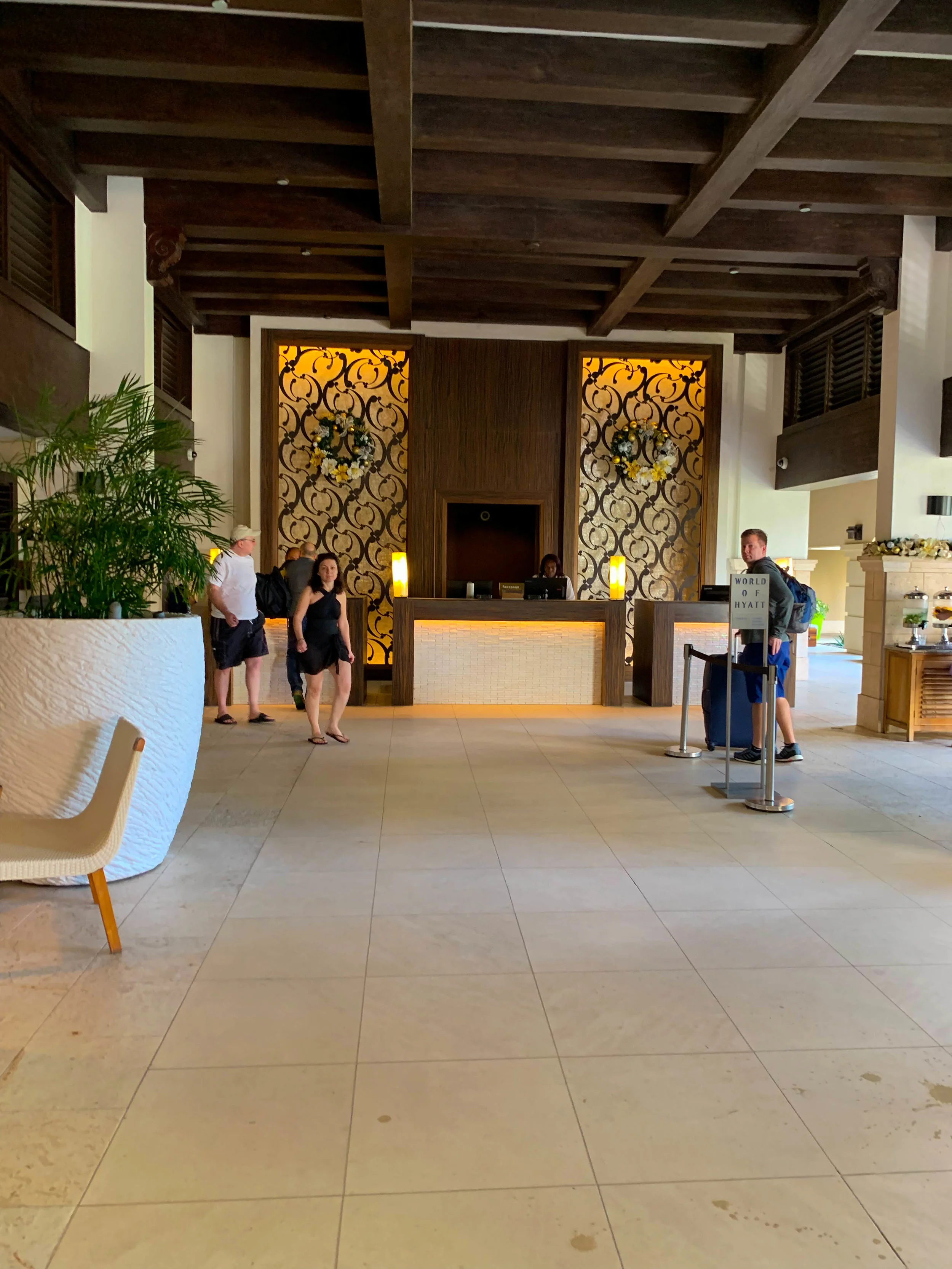 Aruba_Hyatt_Regency_lobby.jpg