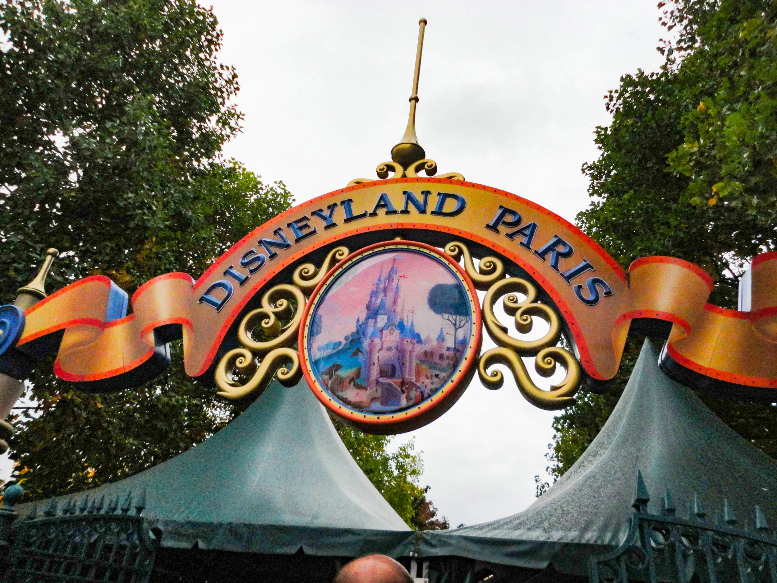 Disneyland Paris Entrance sign