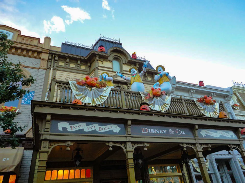 Dapper Dans Ghosts Halloween Decorations on top of the Toys and Dolls Disney & Co store at Disneyland Paris