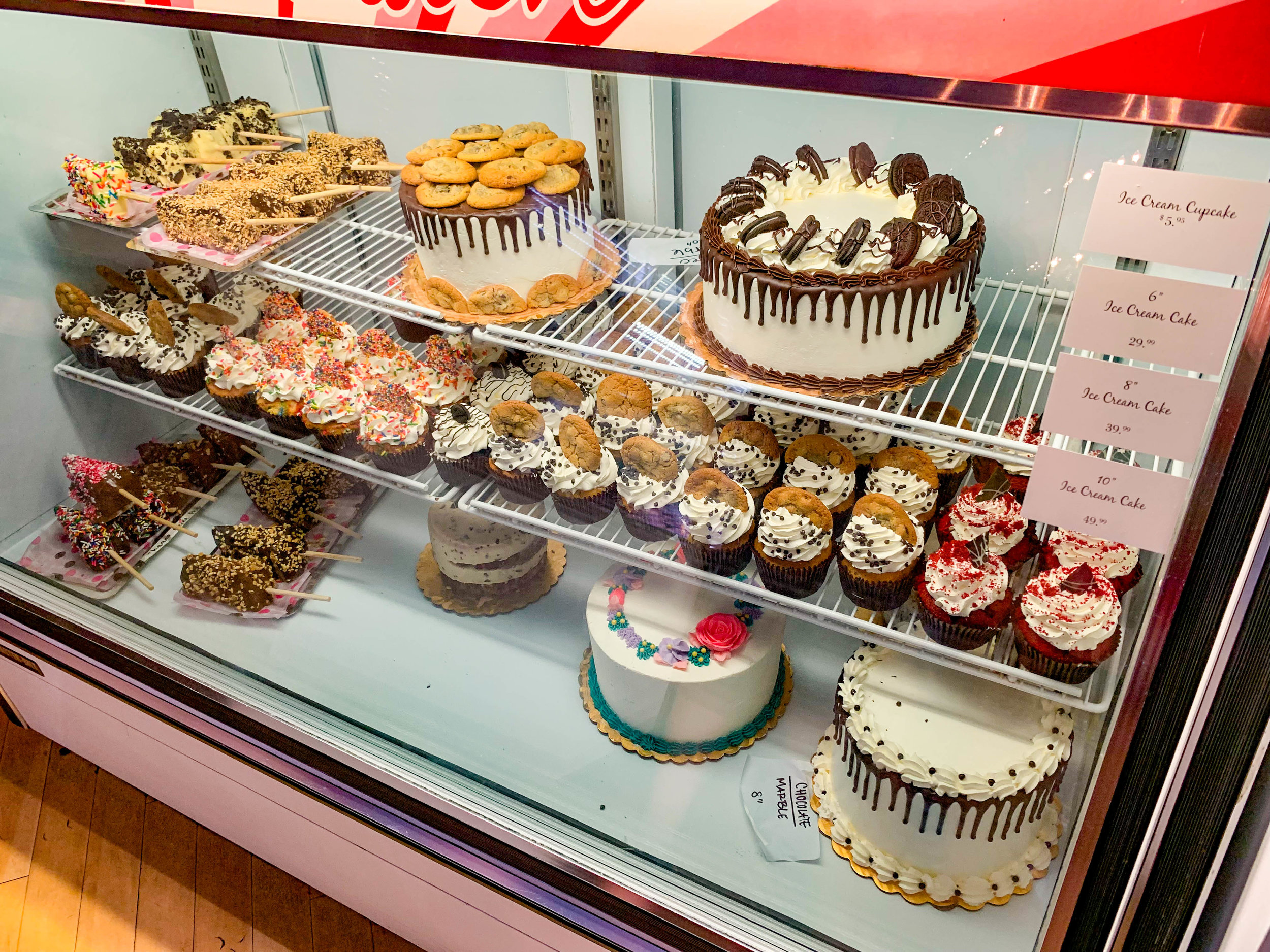 Manhattan Beach Creamery Cupcakes and cakes