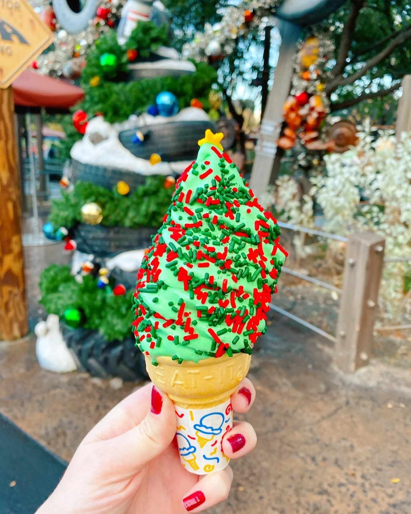 Disneyland food you can't miss! See where to find the best food and