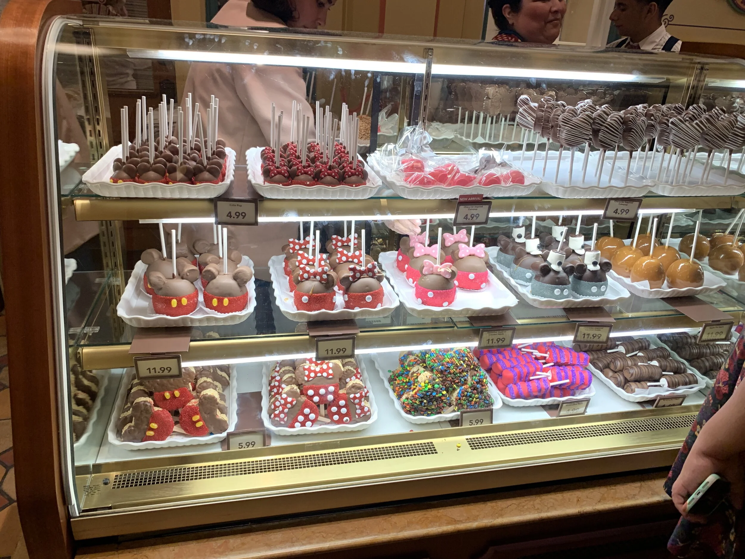 Disneyland food you can't miss! See where to find the best food and