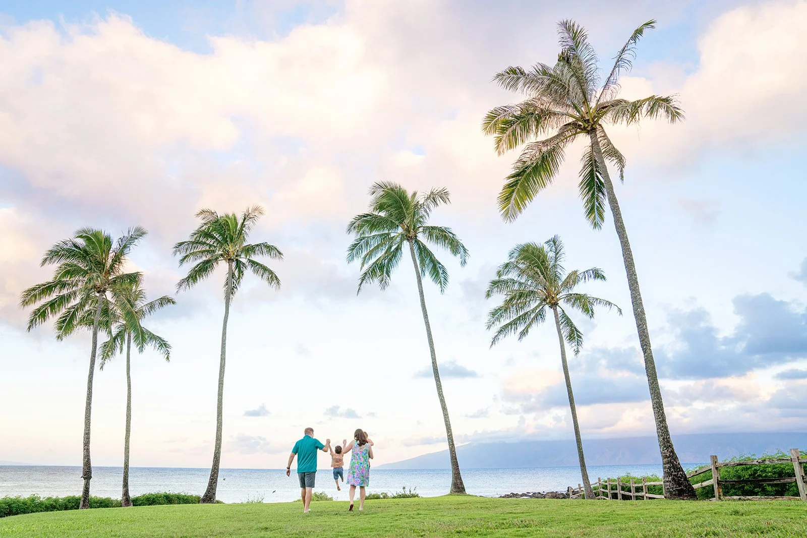 Family photo in Maui Hawaii taken by Tracy elbow from Baby Hawaii Photography