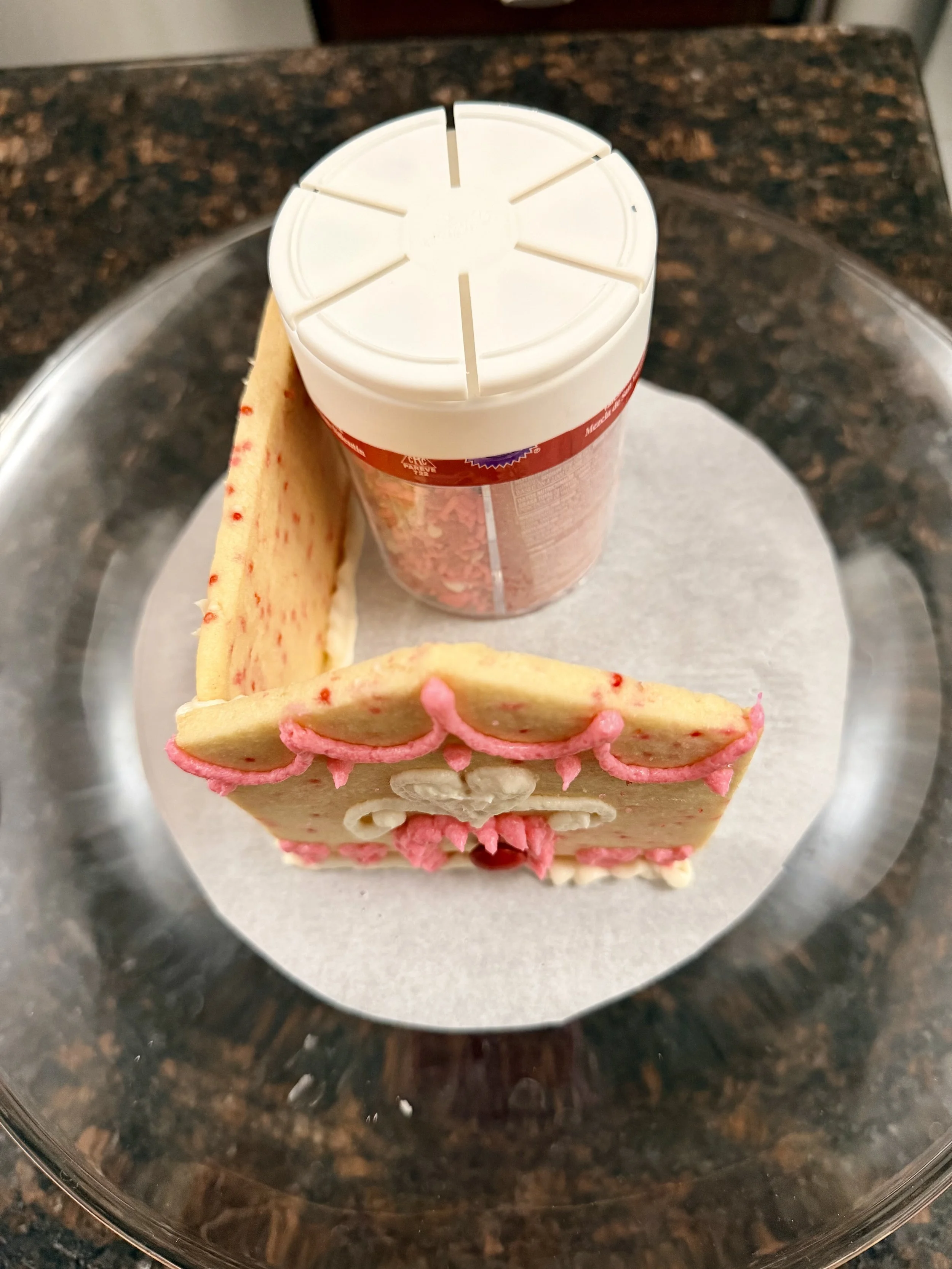 Step by step how to assemble a sugar cookie house - use support