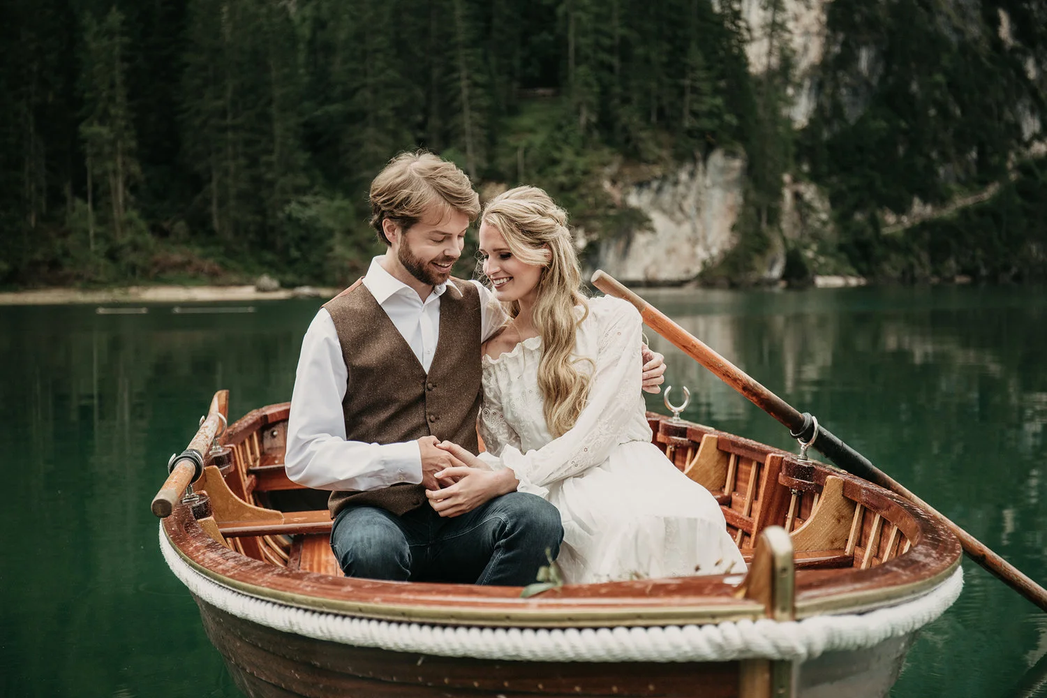 elopement+photographer+lago+di+braies.jpeg