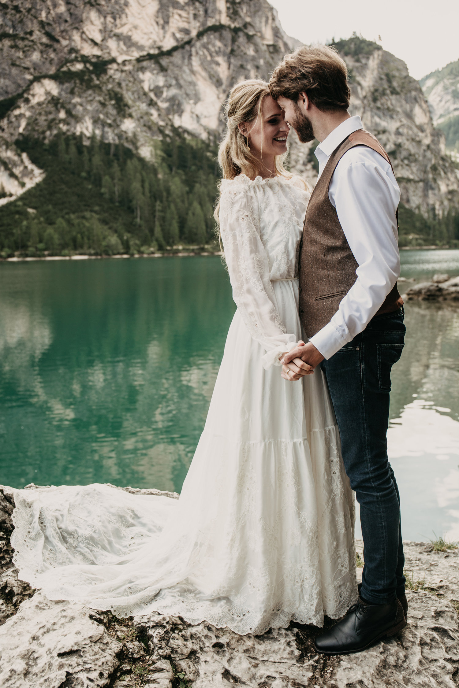 lago+di+braies+couple+shoot.jpeg