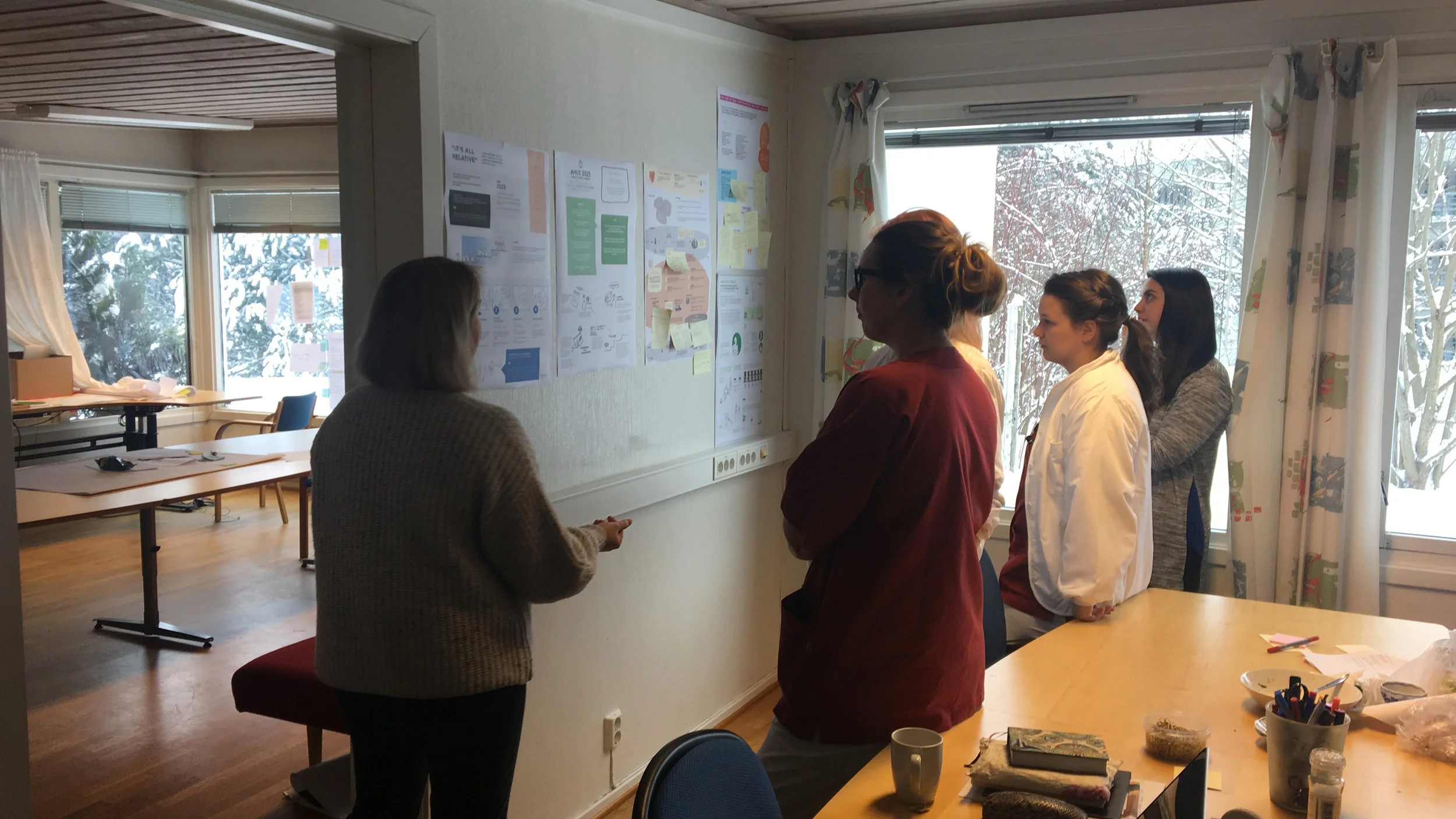 Individual concepts After findings research we all presented an individual concepts. We then presented these concepts to stakeholders from the hospital. After this step we then found overlaps and formed new groups to start with the final concept.