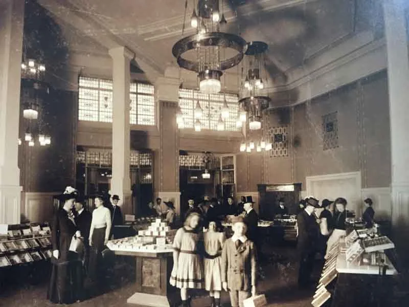 Bahlsen’s showroom circa 1920.