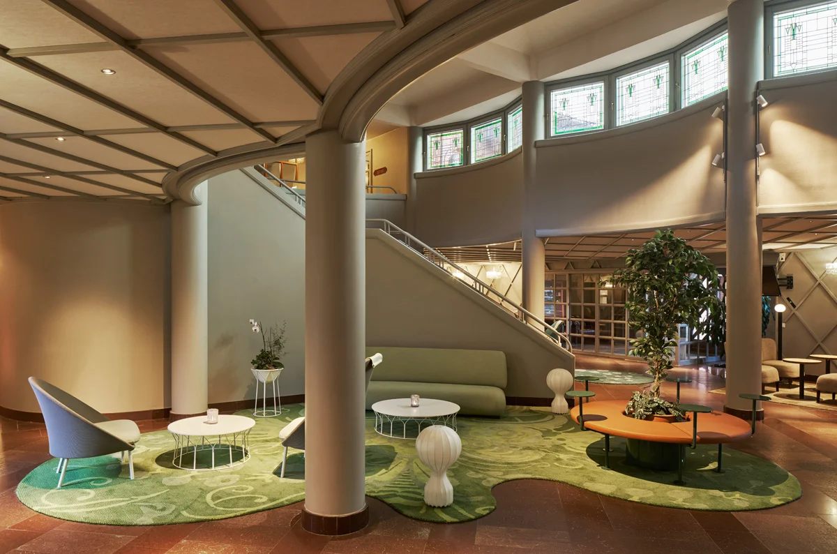 lobby 1.jpg