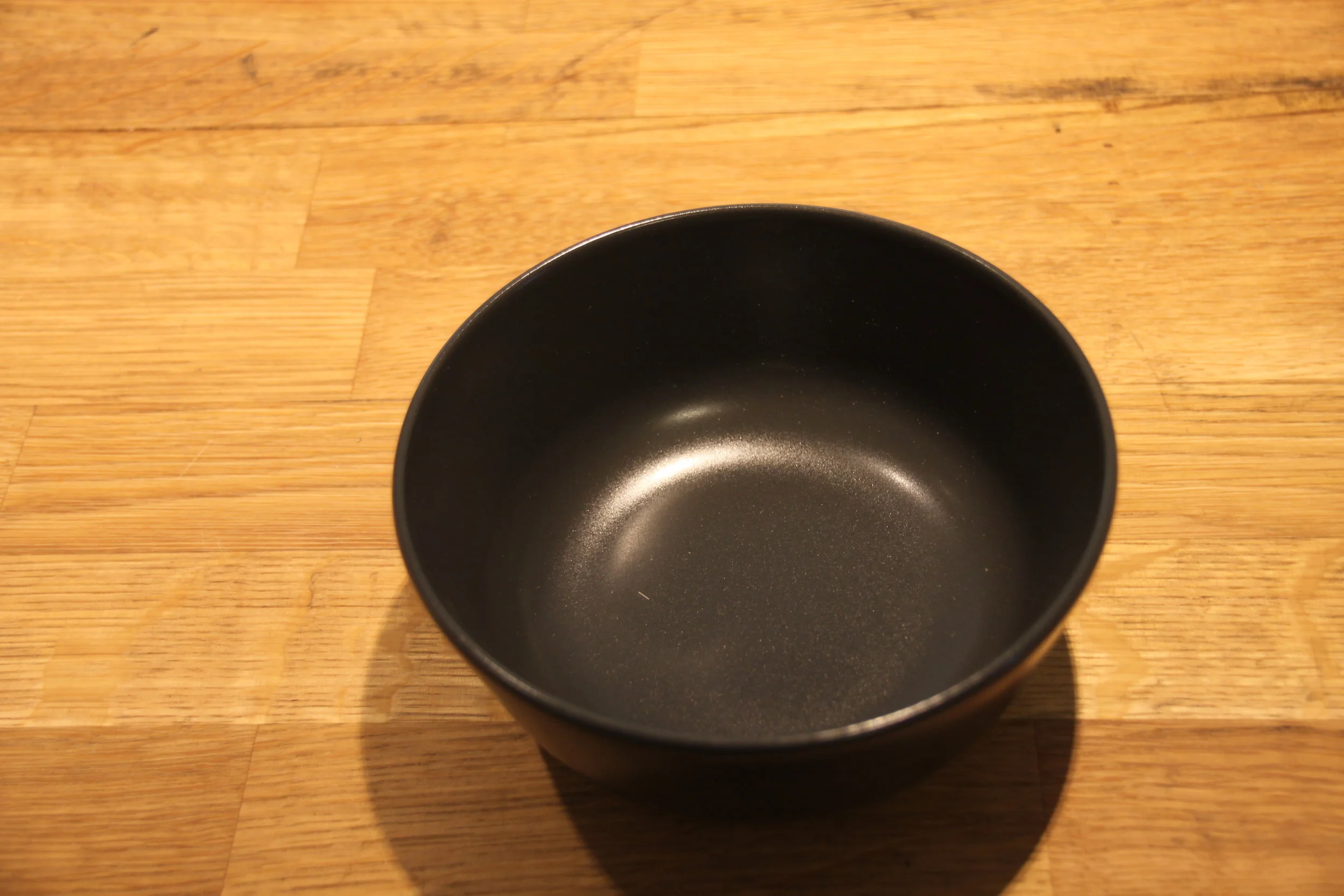 Skål 14 cm mørk grå, leie kr. 5 pr. stk