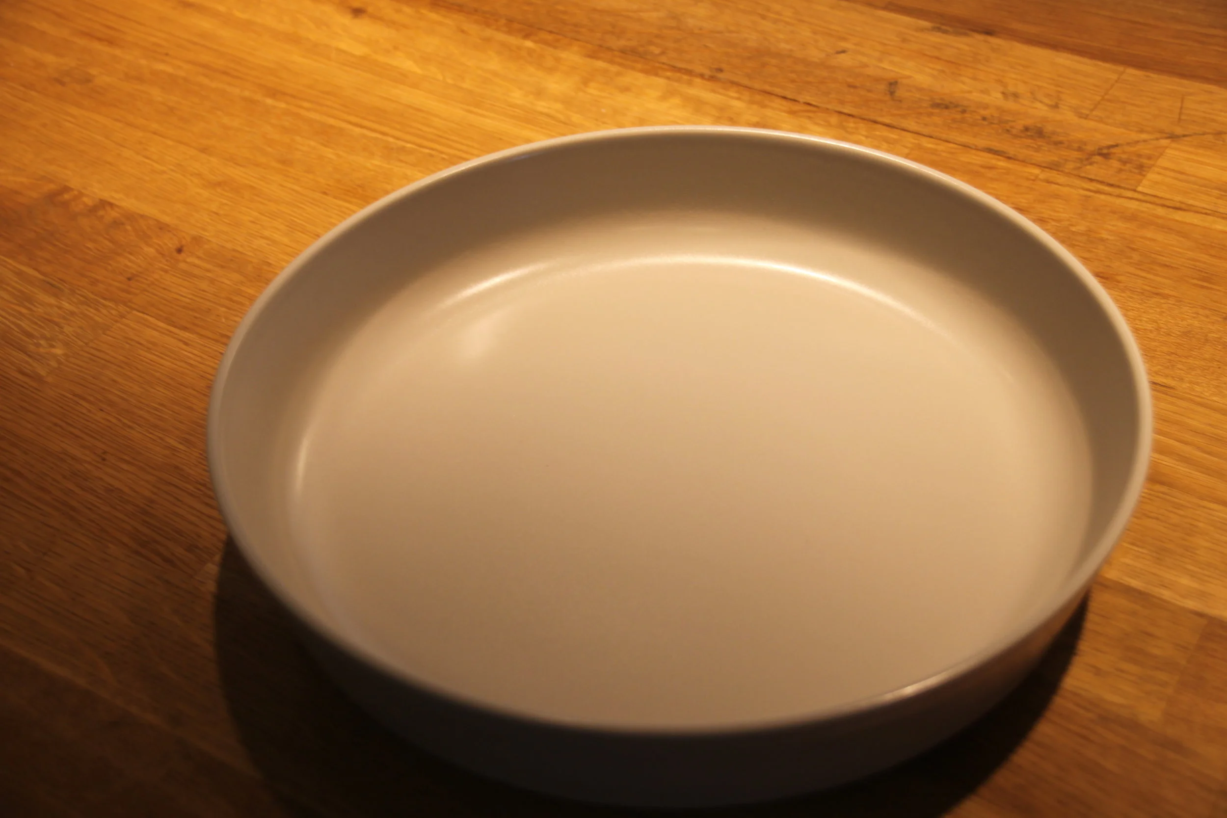 Serveringsfat 29 cm beige rund, Leie kr. 15,- pr. stk