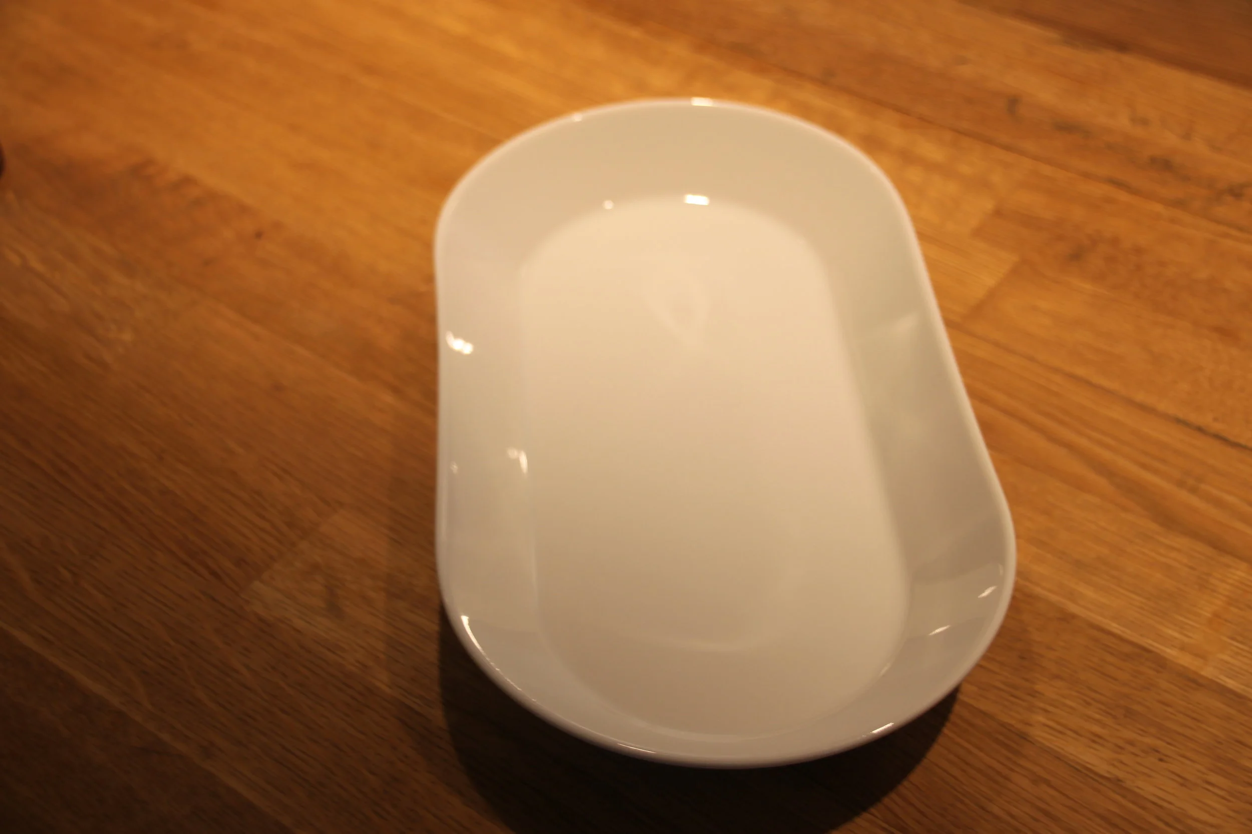 Serveringsfat 38x22 cm hvit, leie kr. 15 pr. stk