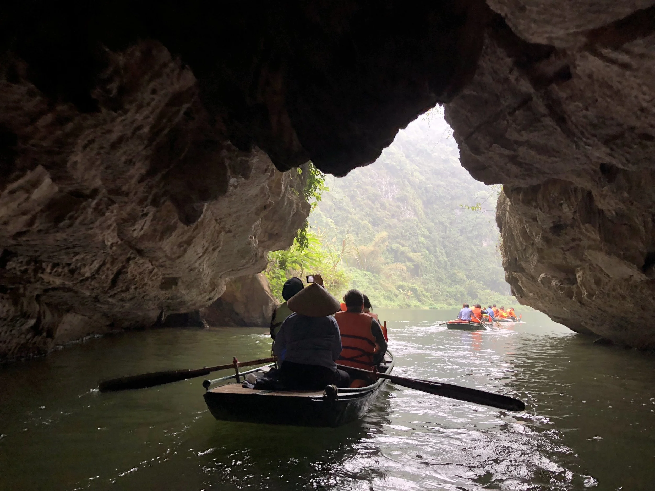 Saliendo de una cueva se ve muy asombroso.