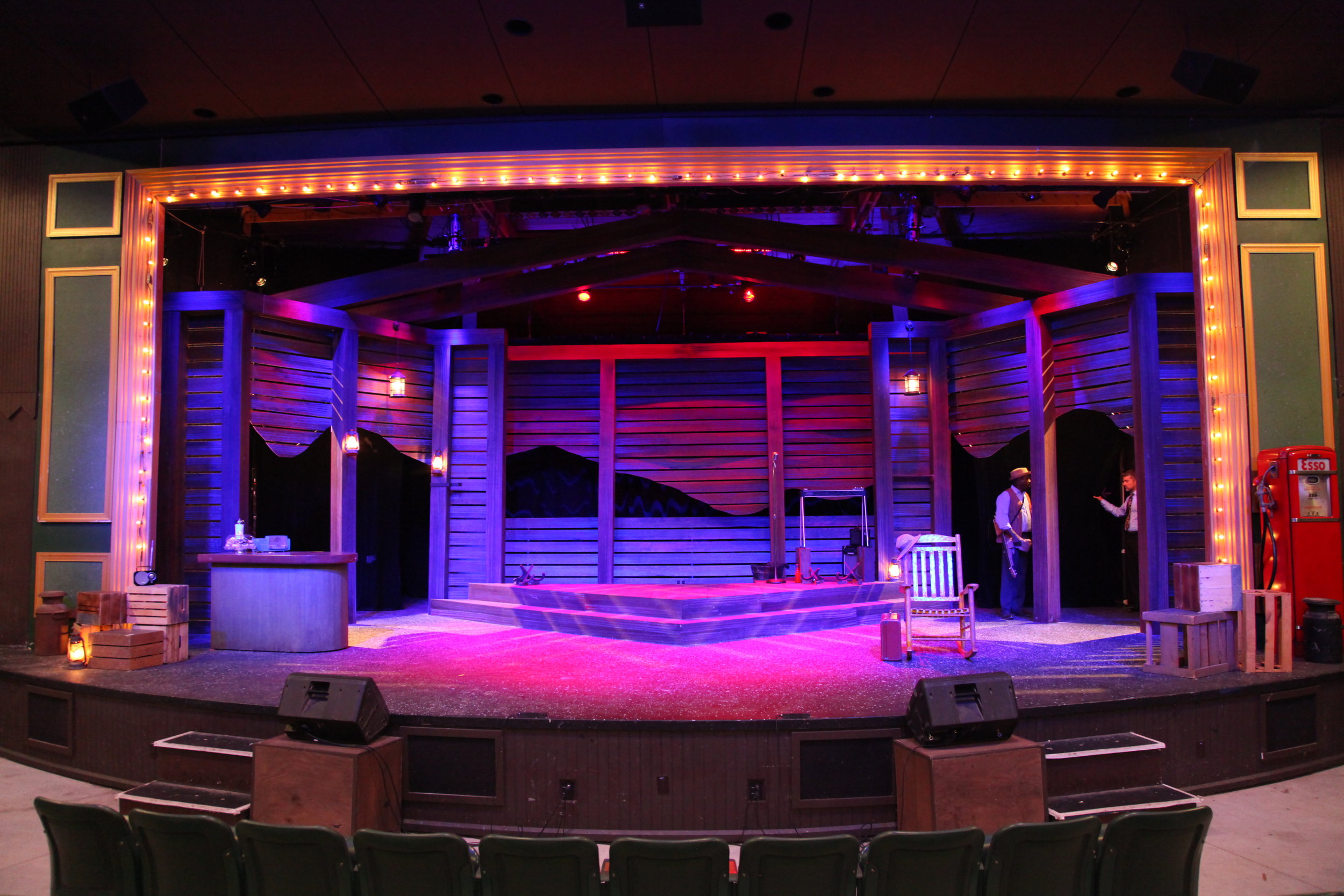  Hank Williams: Lost Highway  Gretna Theatre  Director: Aaron Cromie  Scenic Designer: Kyle Dixon  Lighting Designer: Diana Duecker  Technical Director: Jordan Bohl     Photos provided by Michael Feldser   