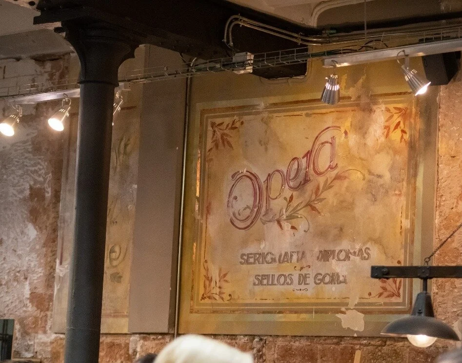 #OperaLounge: un espacio para mimarte, hacerte sentir como en casa y hacer de tu visita un momento &uacute;nico de bienestar.

Vis&iacute;tanos y encuentra en nuestro centro los mejores tratamientos de belleza y asesoramiento personalizado. &iexcl;Cr