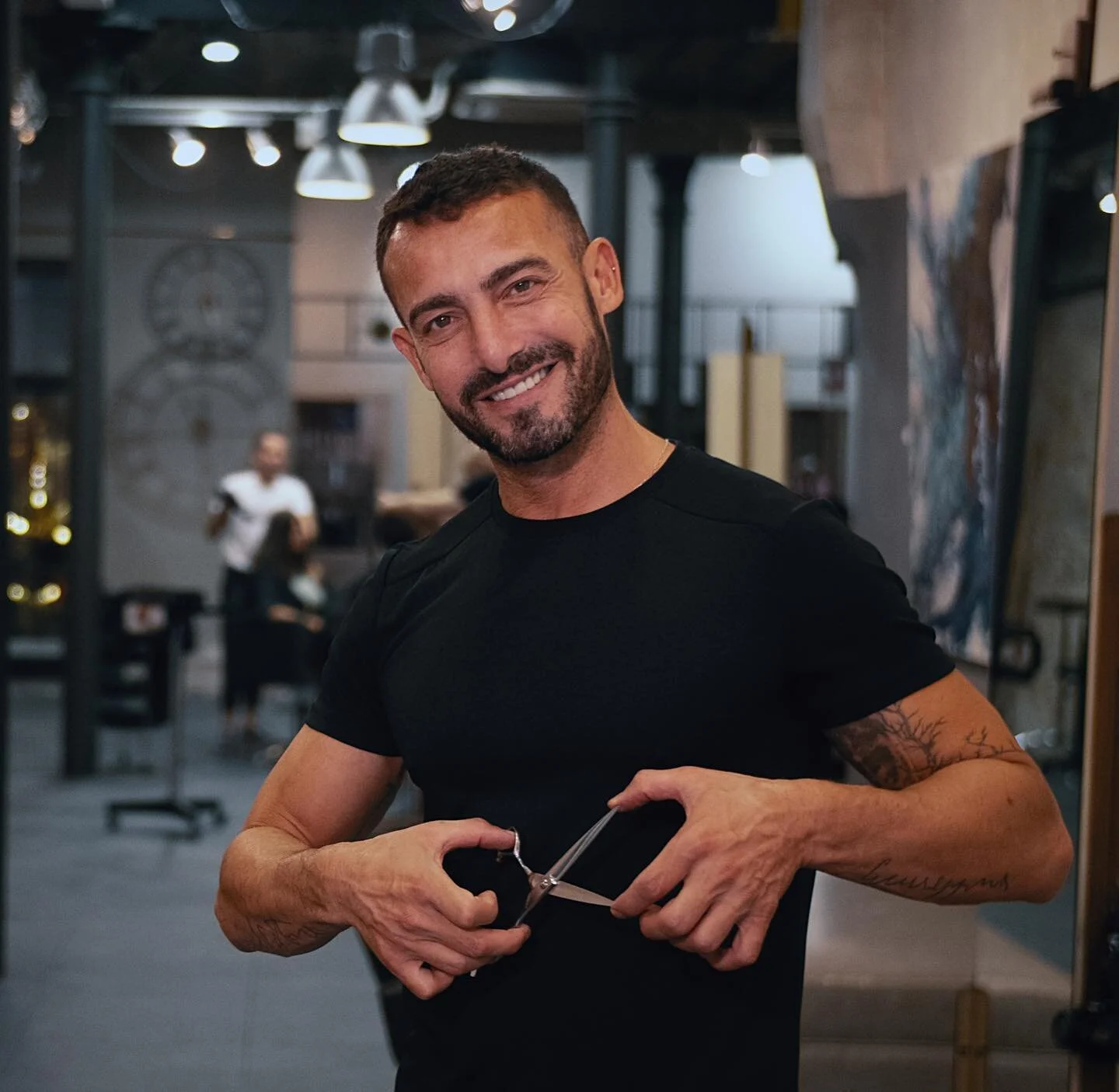 Lets get to know Opera Lounge family 🤍 

  As the visual artists who exhibit their work at Opera have devoted their lives to perfect their craft, so has head stylist Giovanni Lavorante who has dedicated his own creative talent and developed cutting-