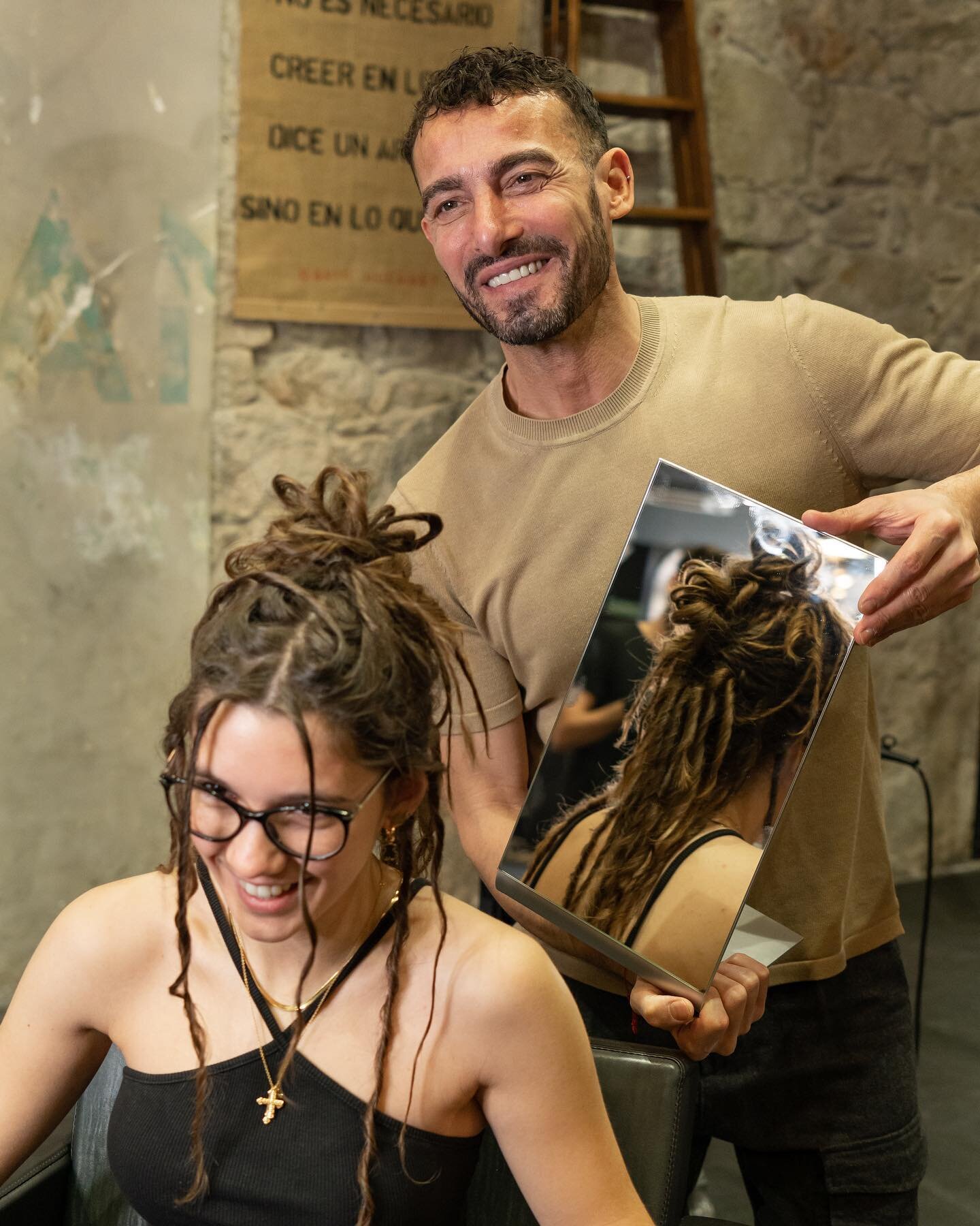 Be bold, be you, be different 🔥

#operaloungebarcelona #beautysalon #bautybarcelona #hairdresser #hairbeauty #dreadhead #dreadlocs #fauxdreads #instahair