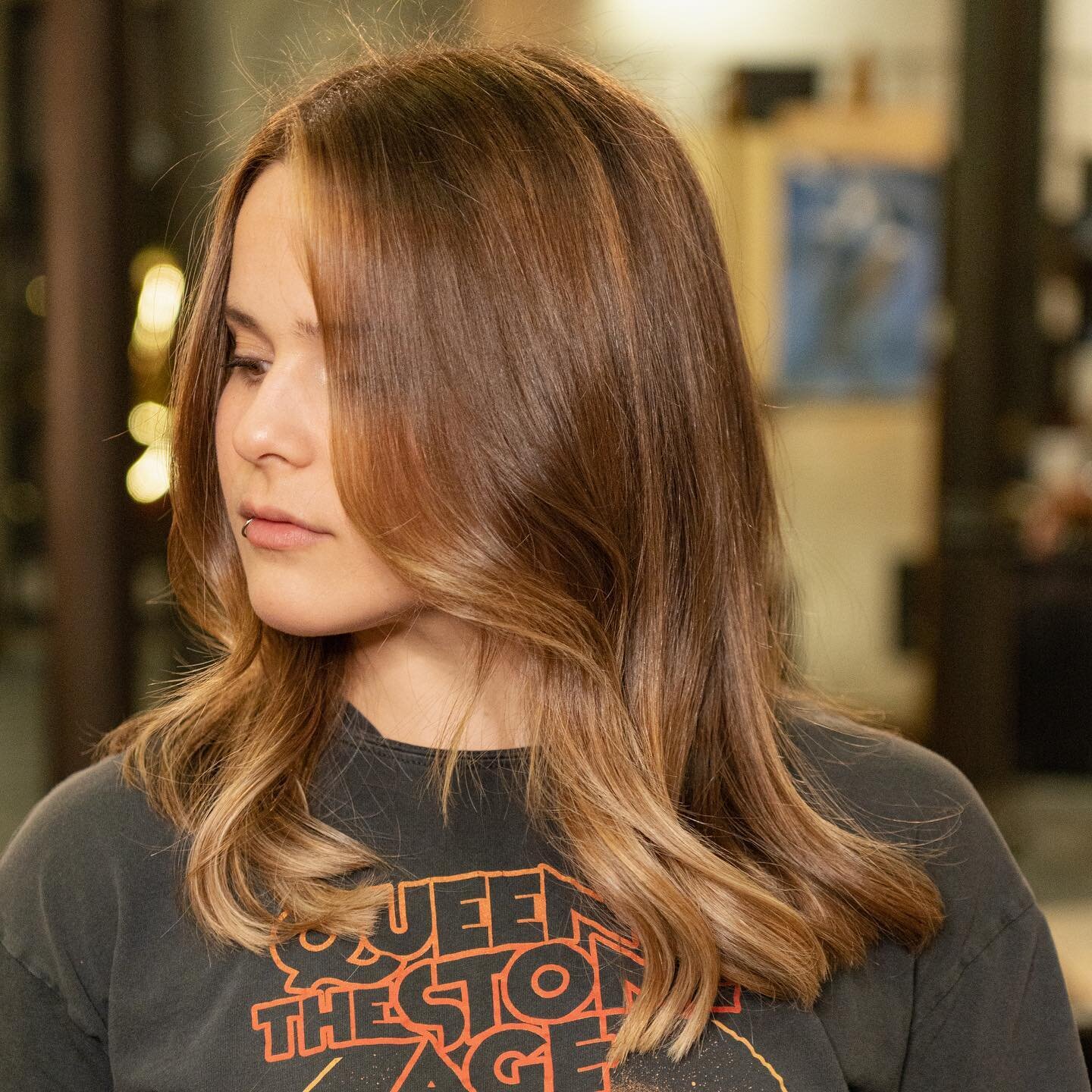 Babylights are an ideal option for those who want to switch up their hair color without making a dramatic change. 👀
These ultra-fine highlights are subtle and natural-looking, requiring little maintenance over time. Plus, this coloring technique is 