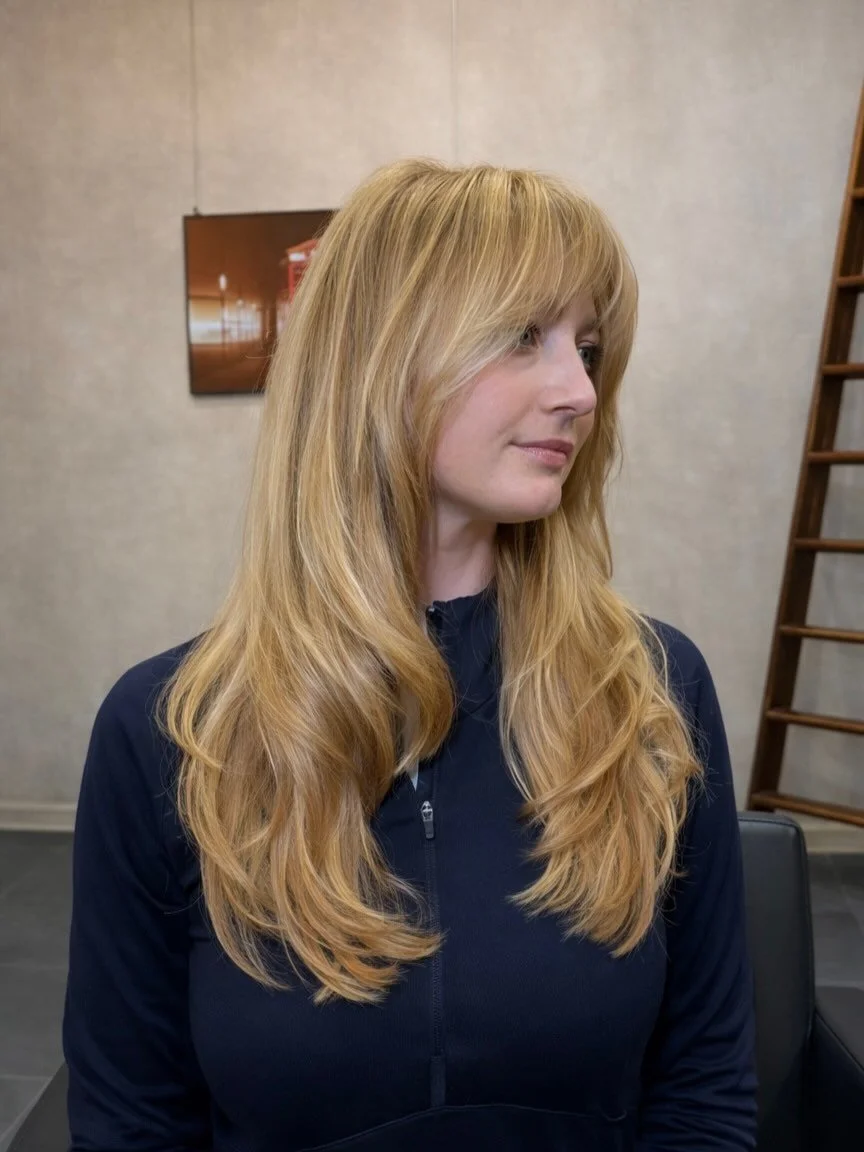 Cabello que cae, se mueve y habla por s&iacute; solo. Detalles pulidos, textura natural y un rubio que respira luz. En Opera, la belleza est&aacute; en el equilibrio 🤍

✨ Opera Lounge Barcelona
🔗 Reserva en el link en la bio

#OperaLoungeBarcelona
