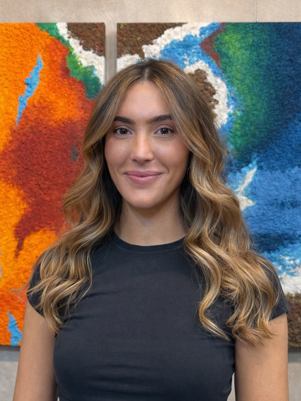 El tipo de rubio que te hace sentir segura sin esfuerzo 🤍
Suave, luminoso y perfectamente integrado.

Porque el verdadero lujo est&aacute; en los detalles.

#OperaExperience #HairTransformation #BarcelonaHair #BalayageExpert #ImagenPersonal

📍 Oper