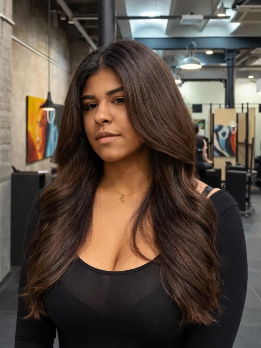 De textura a definici&oacute;n.
De volumen descontrolado a brillo, forma y movimiento.

Un color trabajado a medida que respeta la fibra y transforma el resultado.

Esto es &Oacute;pera.

Reserva tu diagn&oacute;stico.

#OperaLoungeBarcelona #HairTra