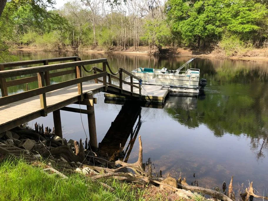 pontoon boat on santa fe river near gainesville florida