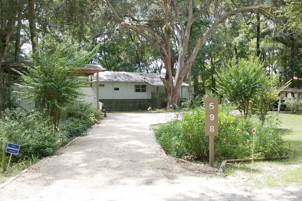 Manatee-Hideway-Cabin.jpg