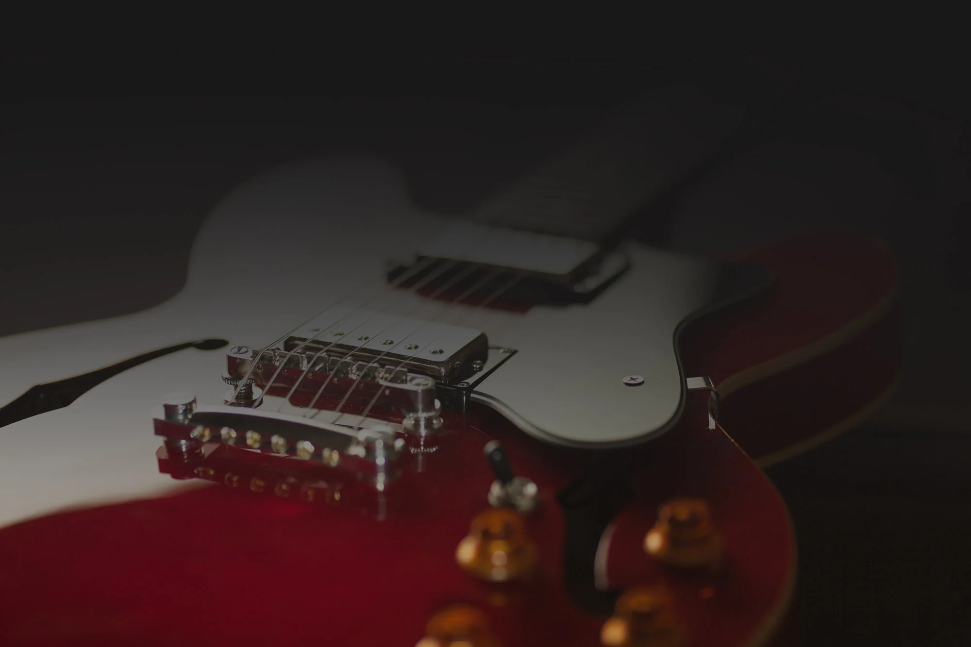 close-up-electric-guitar-guitar-165971.jpg