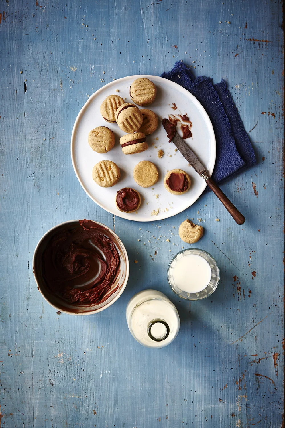 06_PeanutButterBiscuitSandwiches017.jpg