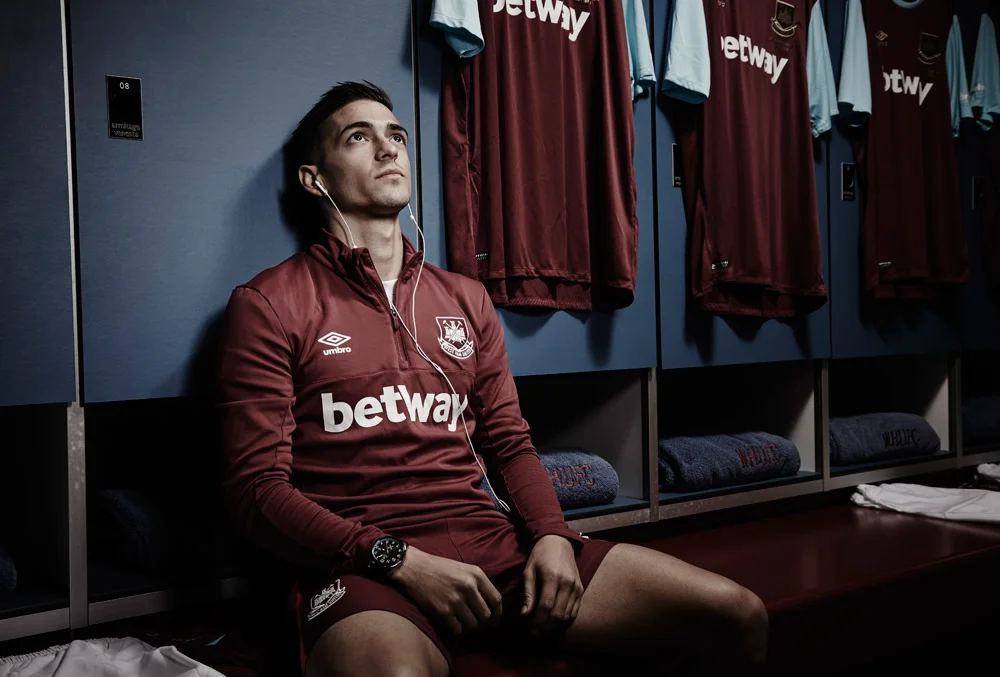 WestHam_RoyalLondon_Lanzini.jpg