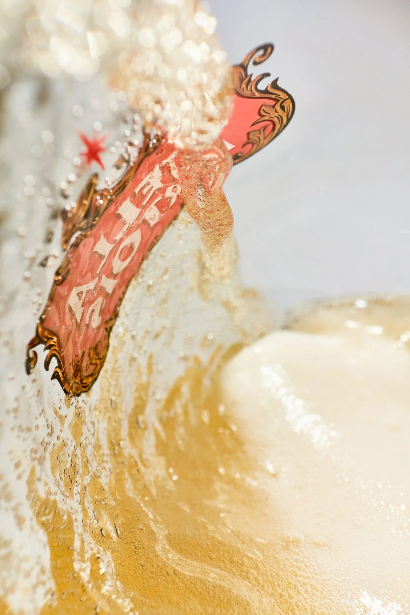 SCOTT CHOUCINO / POUR 