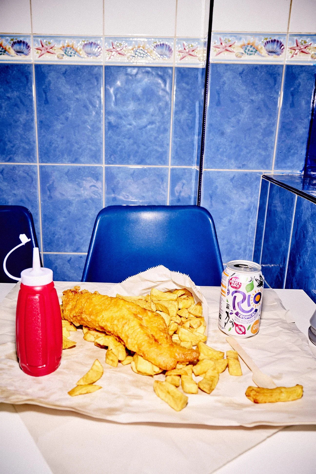 poppy+bright+flash+oncameraflash+portrait+lifestyle+advertsing+photography+tim+jobling+London+chippy+fashion+fast+food_44319.jpg