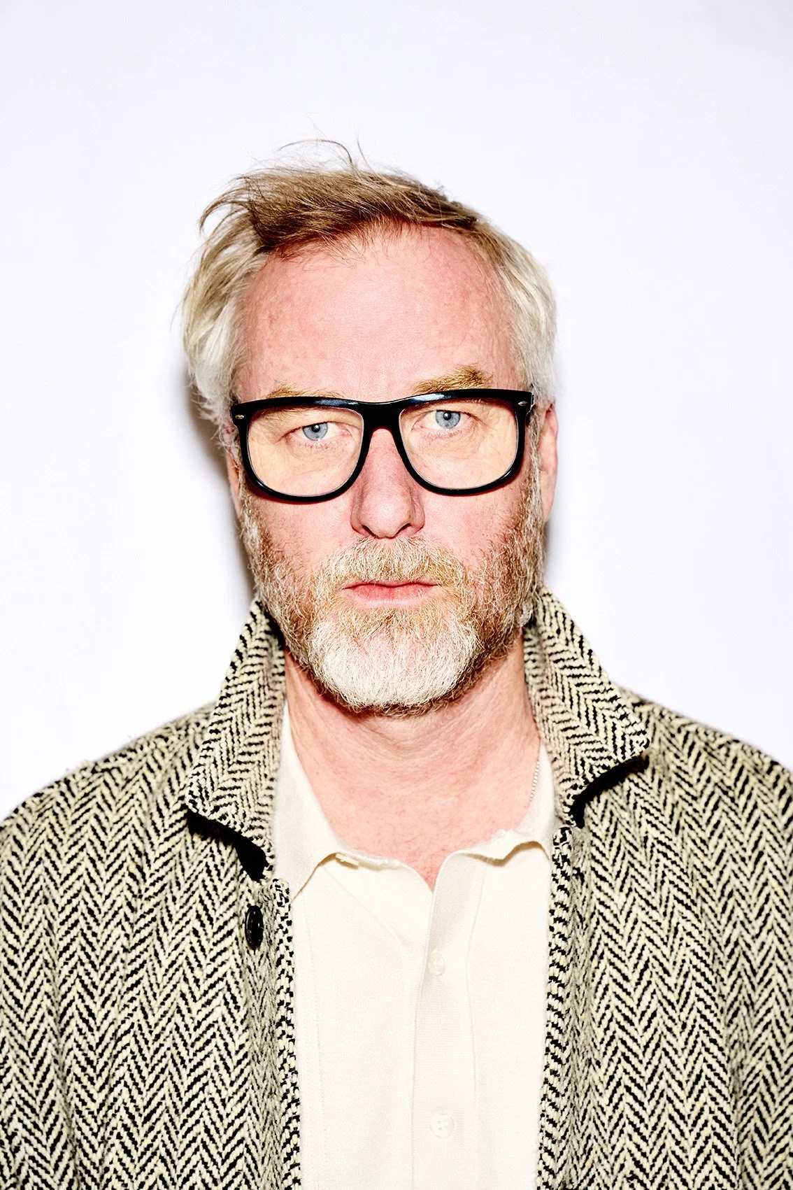 portrait+lifestyle+musicain+singer+matt+berninger+the+national+by+advertising+photographer+tim+jobling_45314.jpg