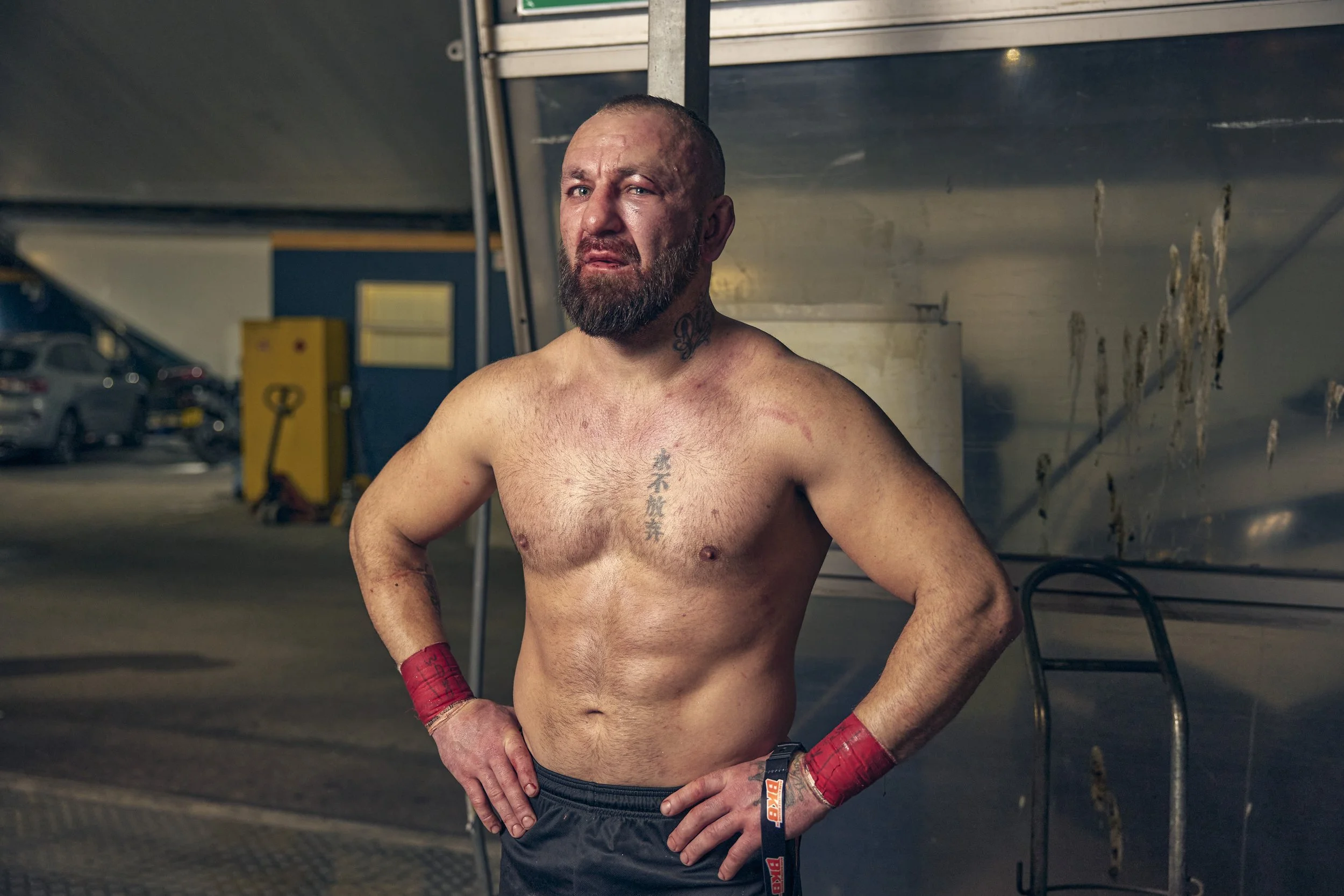 BARE_KNUCKLE_08.jpg