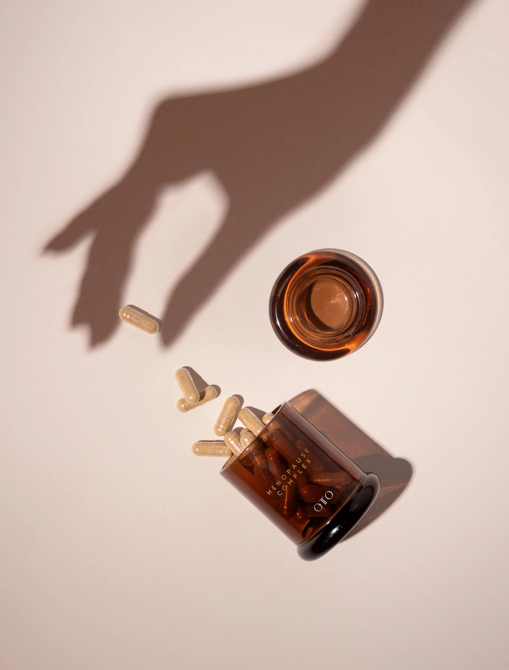 Capsule_shadow_hold.jpg