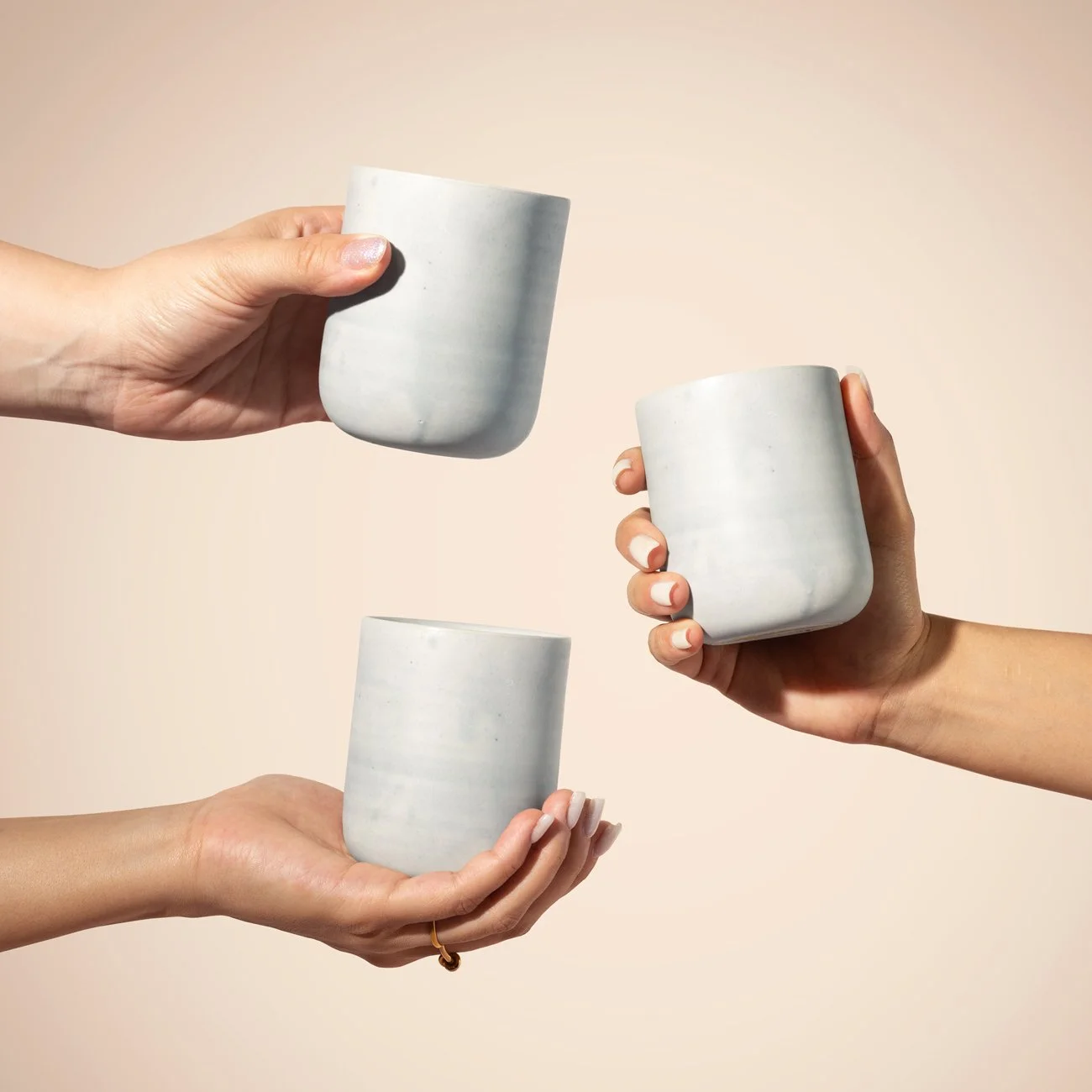 Jessie_mugs_hold.jpg