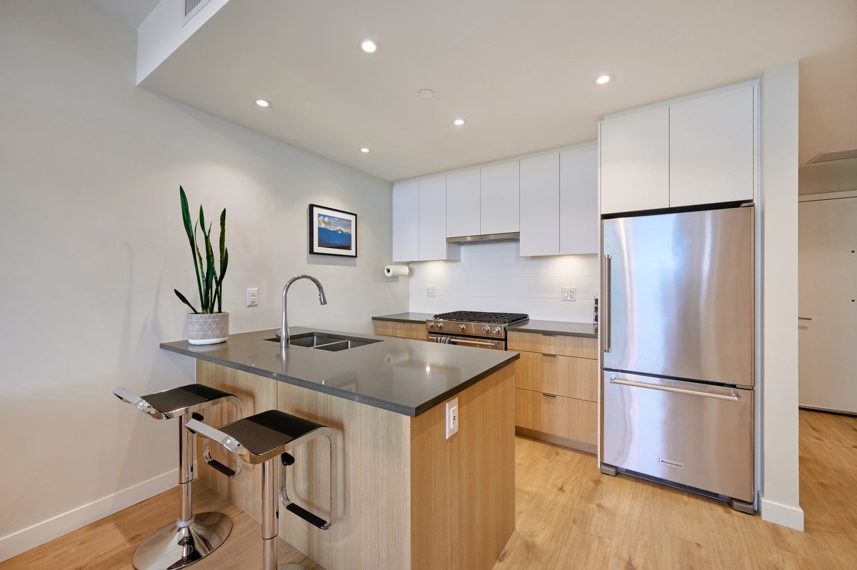 703 3430 East Kent Av S 05.jpg
