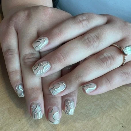 Pretty little details 🙃​​​​​​​​
Artist: McKenna