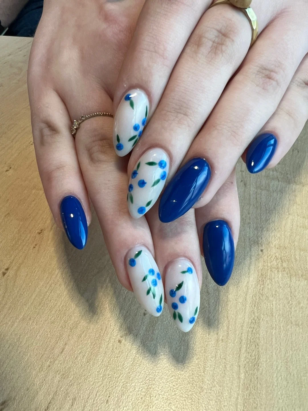 Color pallet: 💙🫐🐟​​​​​​​​
Artist: McKenna