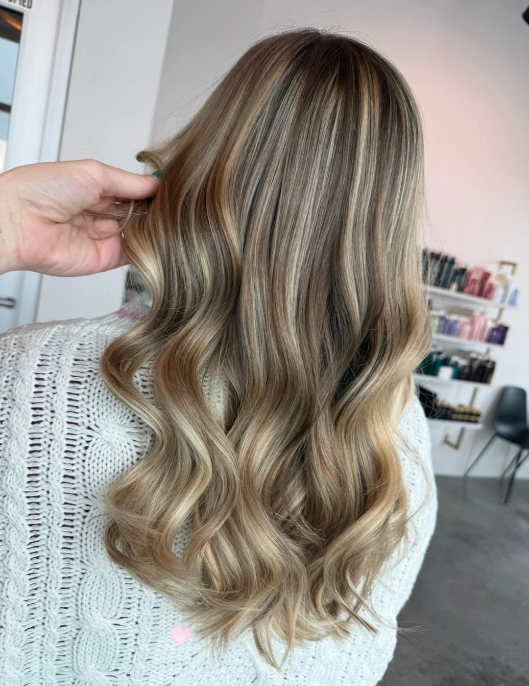 Ribbons of dimension 🎀 ​​​​​​​​
Artist: Alexis