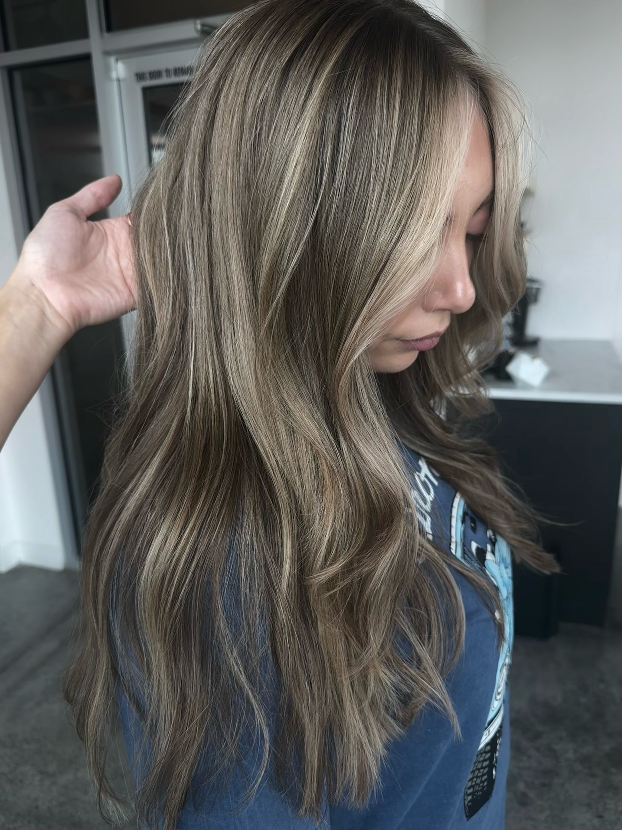 A low maintenance bright blonde ✔️
Artist: Deja
