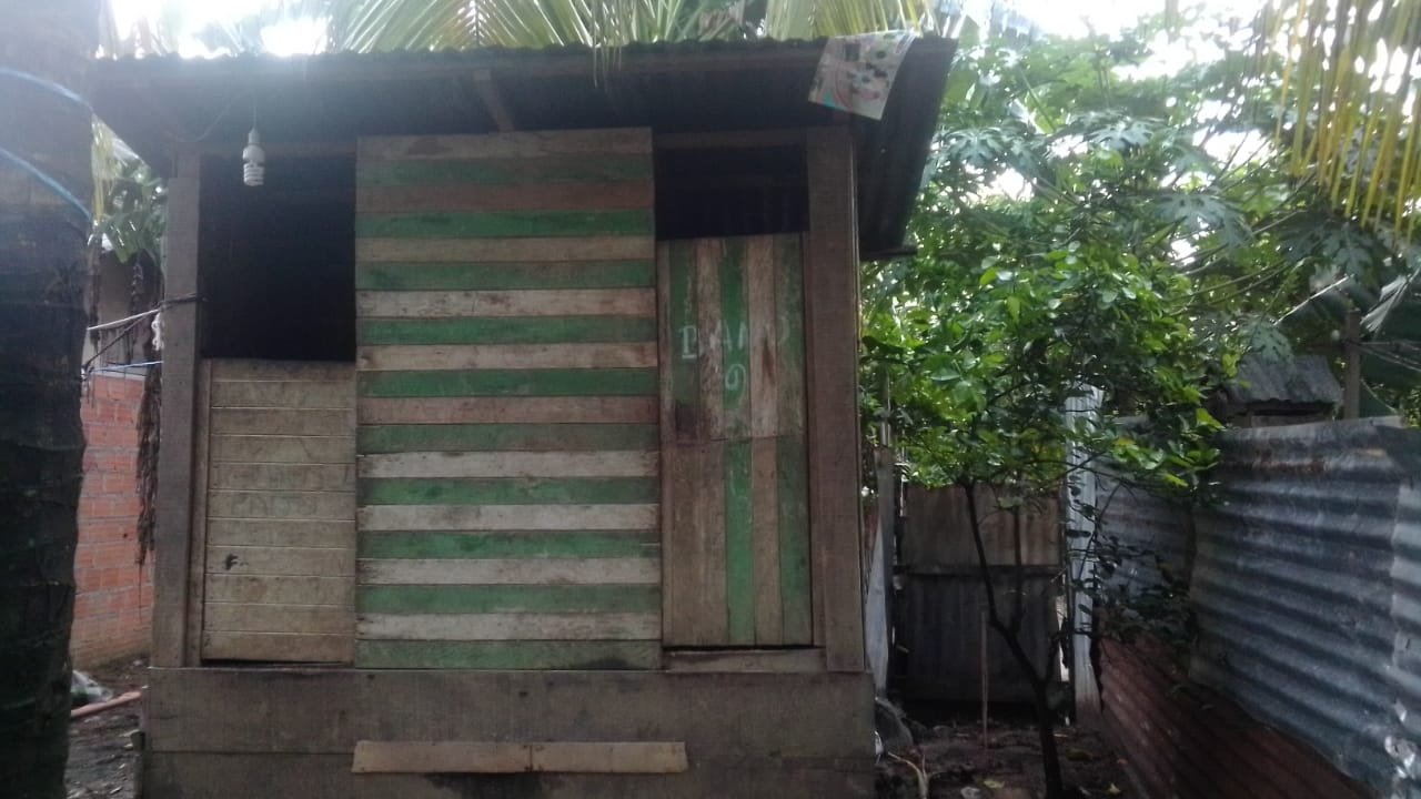  One of the better looking latrines in Pucallpa! 😳 They’re typically set up a distance away from the home due to the smell. This makes it inconvenient to use, hence open defecation… and it leaves women and children vulnerable when needing to use the